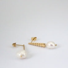 Lade das Bild in den Galerie-Viewer, Ohrringe mit Perle Edelstahl vergoldet