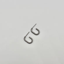 Lade das Bild in den Galerie-Viewer, Twist Ohrringe Edelstahl klein - Silber