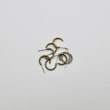 Lade das Bild in den Galerie-Viewer, Twist Edelstahl Ohrringe rund - Silber