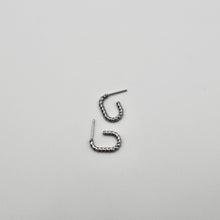 Lade das Bild in den Galerie-Viewer, Twist Ohrringe Edelstahl klein - Silber