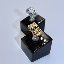 Lade das Bild in den Galerie-Viewer, Ring mit Blumenmotiv Edelstahl - Gold